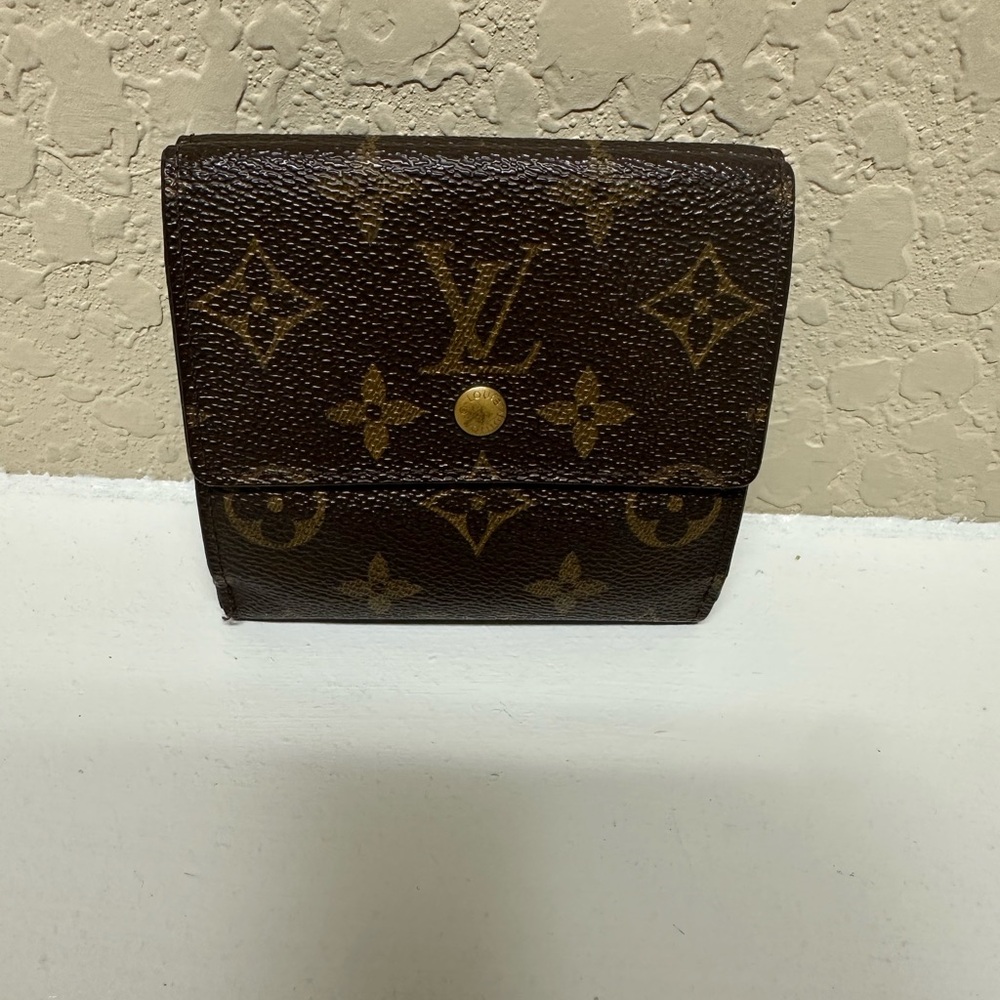 Louis Vuitton
2001 LV Monogram Elise Wallet